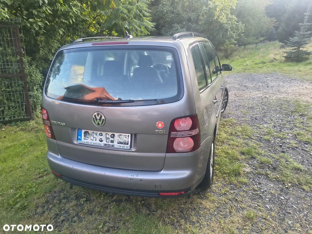 Volkswagen Touran - 4