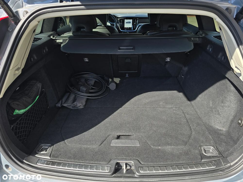 Volvo V60 T6 AWD Plug-In Hybrid Plus Dark - 10