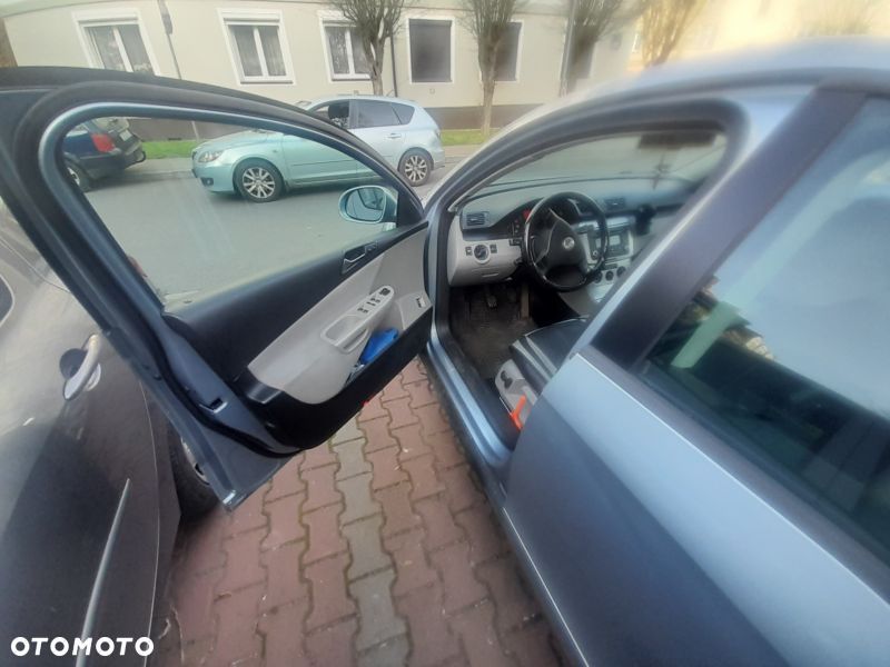 Volkswagen Passat 1.6 FSI Sportline - 5