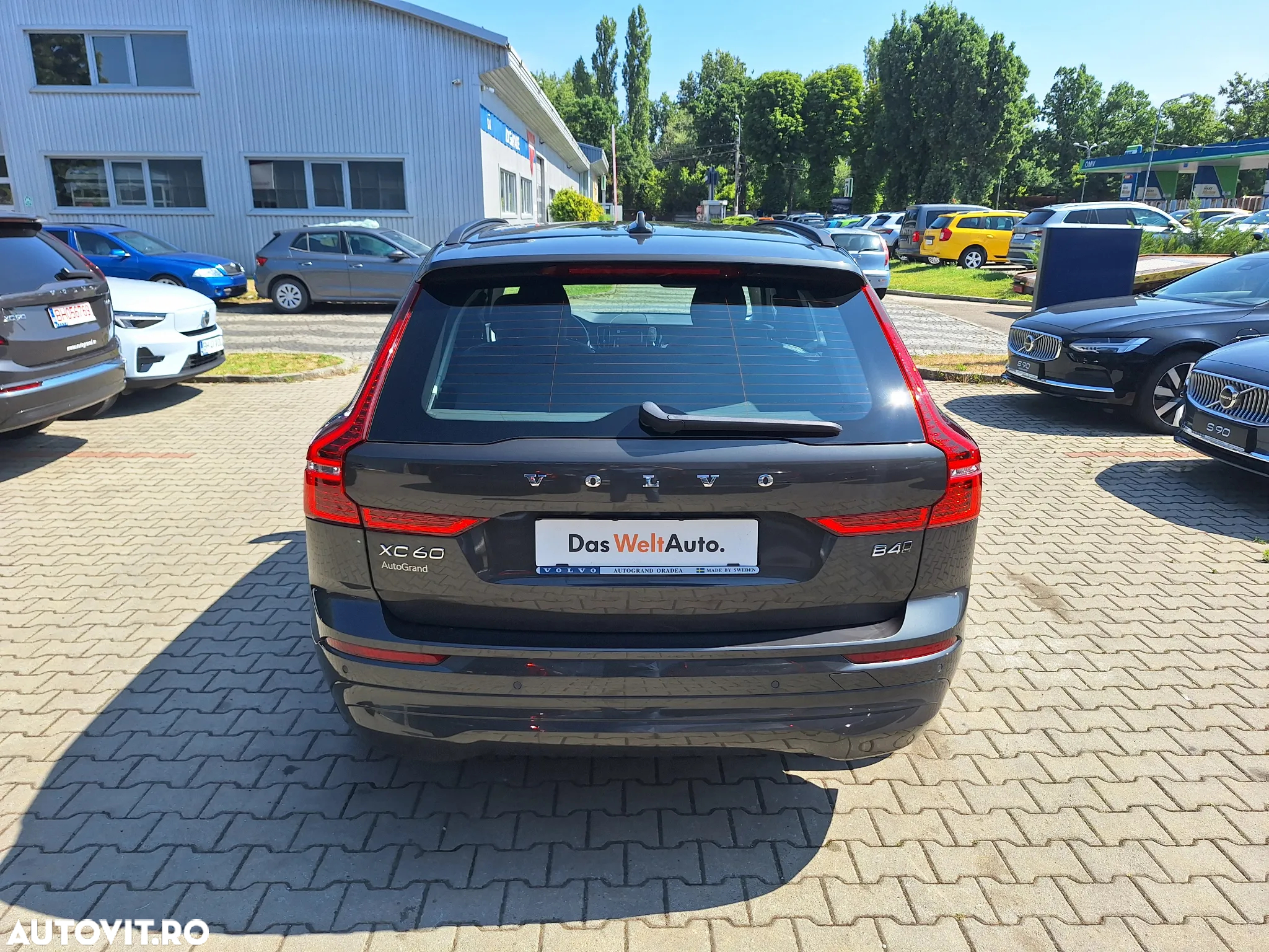 Volvo XC 60 B4 MHEV AWD Momentum Pro - 12