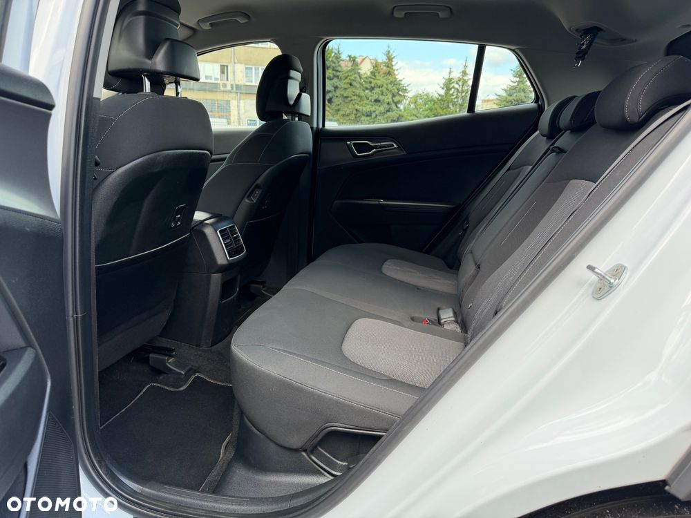 Kia Sportage 1.6 T-GDI HEV Business Line 2WD - 27