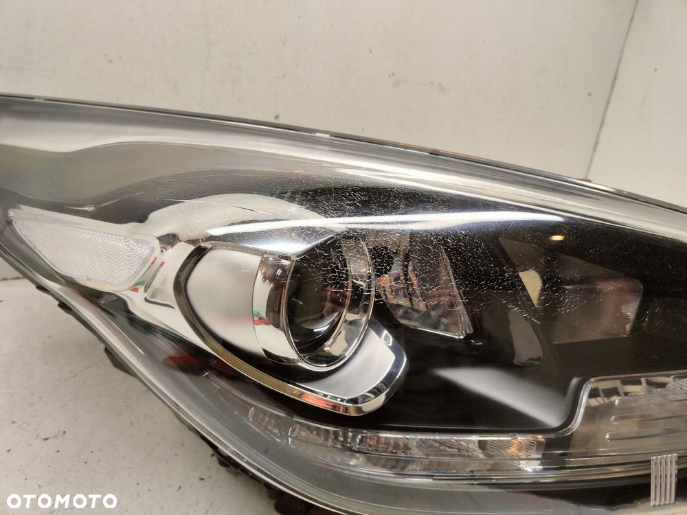 KIA CARENS IV 4 LIFT XENON Z LED LAMPA PRAWY PRZÓD 92102-A4 - 2
