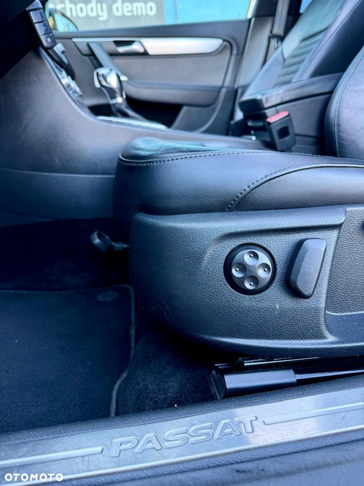 Volkswagen Passat 2.0 TDI DSG BlueMotion Technology R-Line - 21