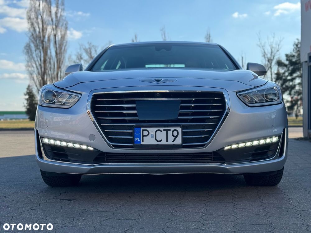 Genesis G90 - 9