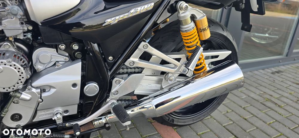 Yamaha XJR - 38