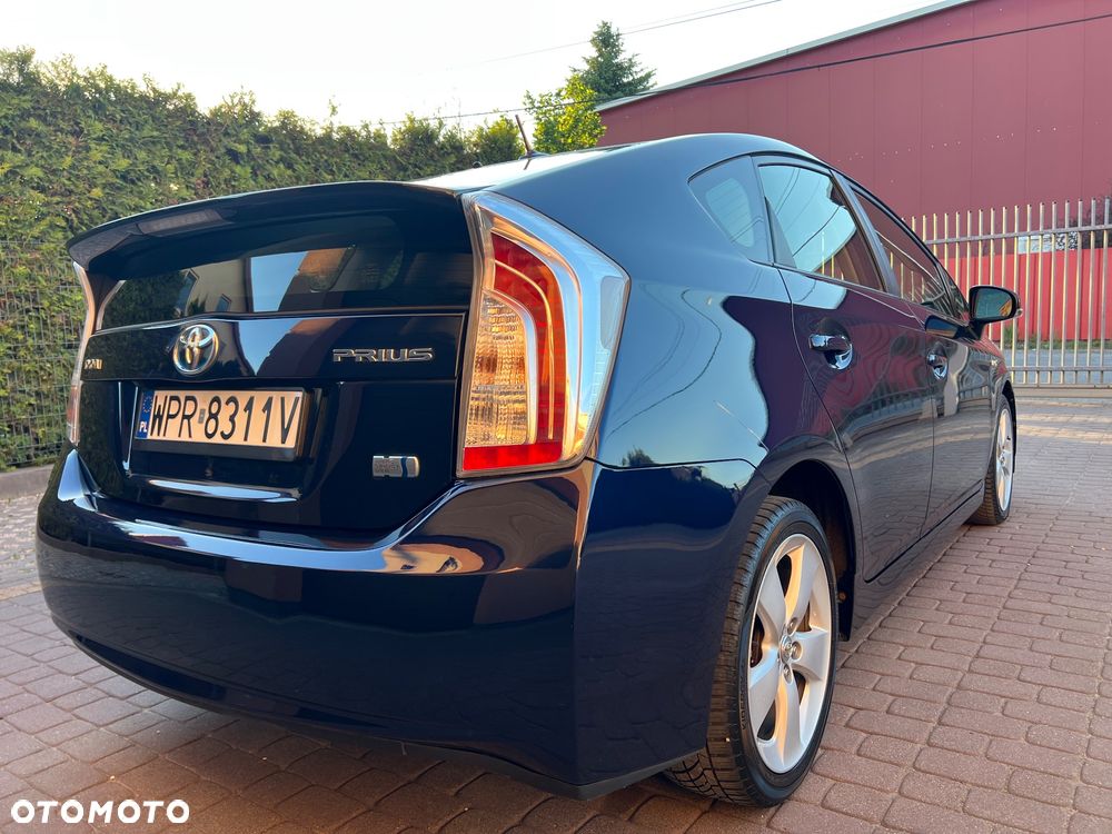 Toyota Prius (Hybrid) Executive - 16
