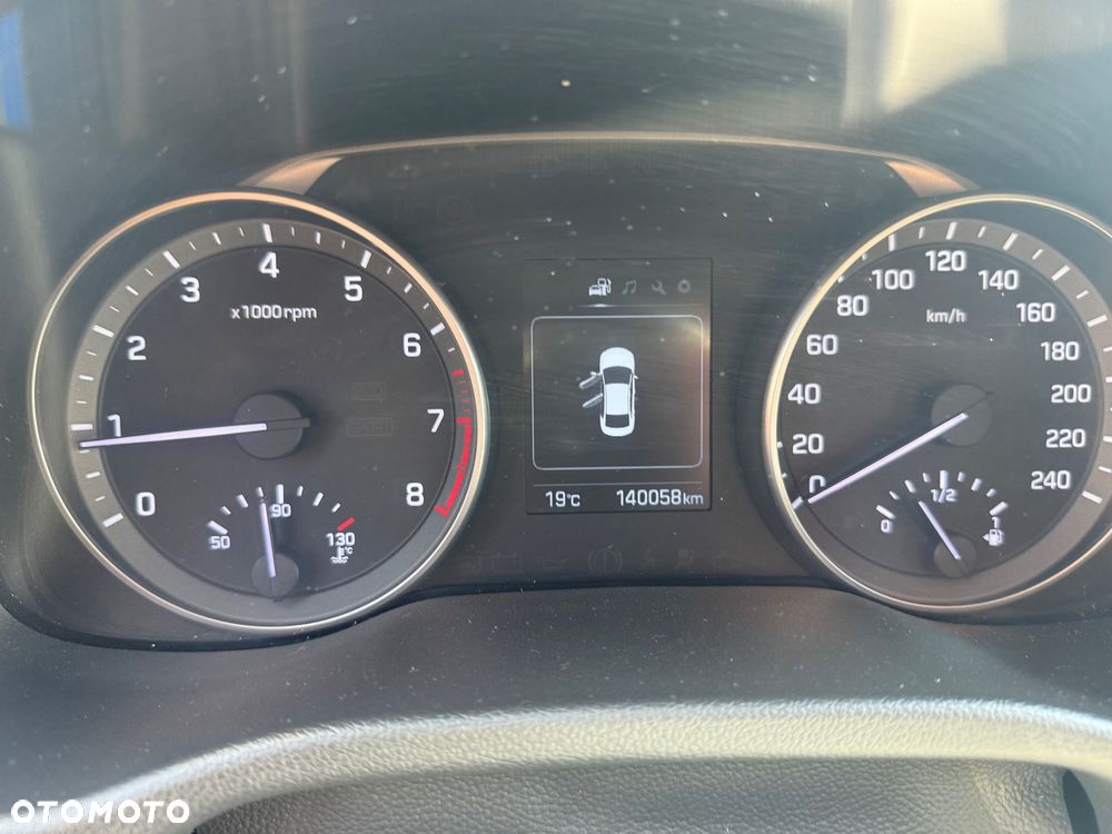 Hyundai Elantra - 12