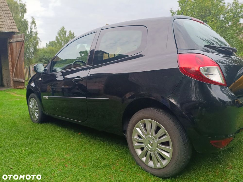 Renault Clio 1.2 16V 75 TomTom Edition - 14