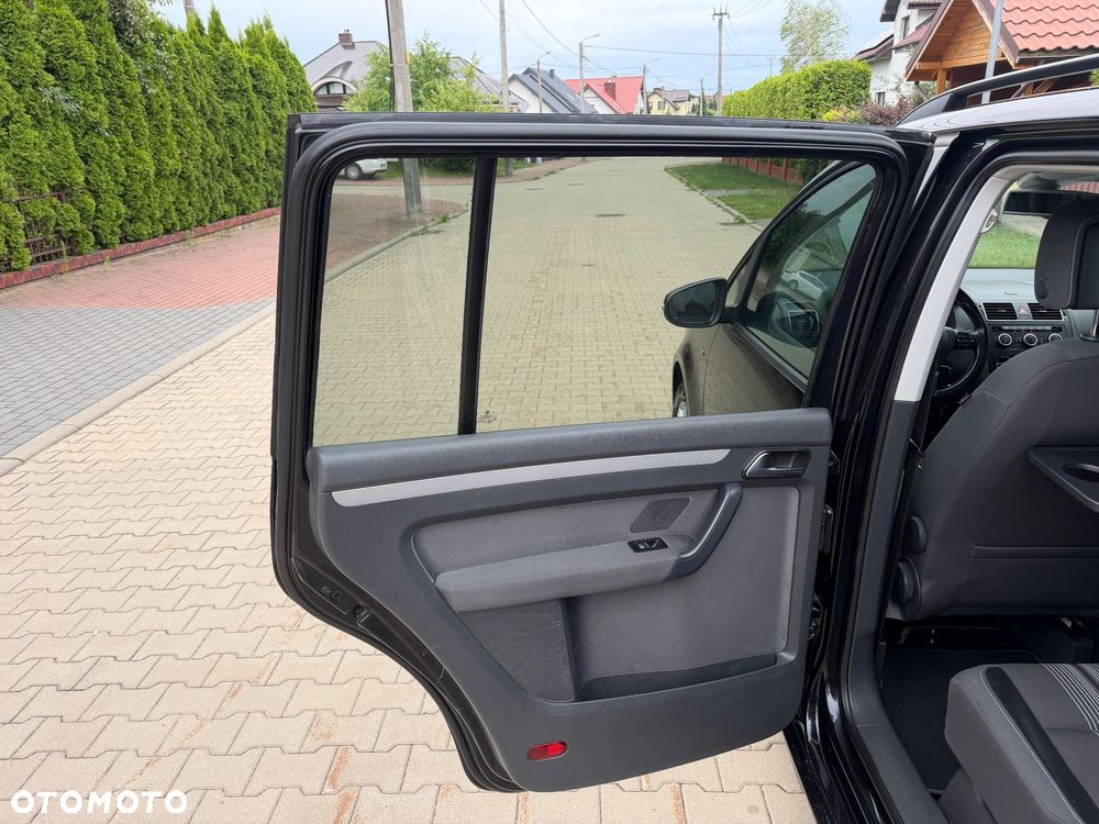 Volkswagen Touran 2.0 TDI DPF BlueMotion Technology MATCH - 23