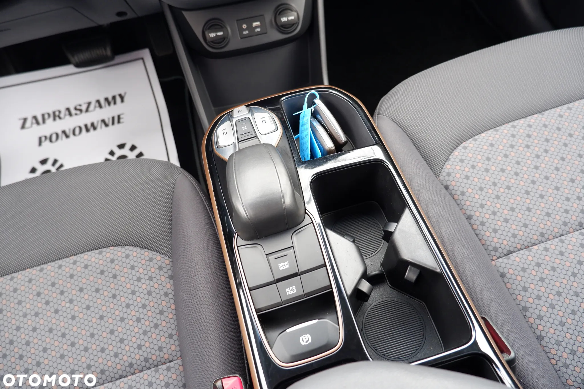 Hyundai IONIQ - 13