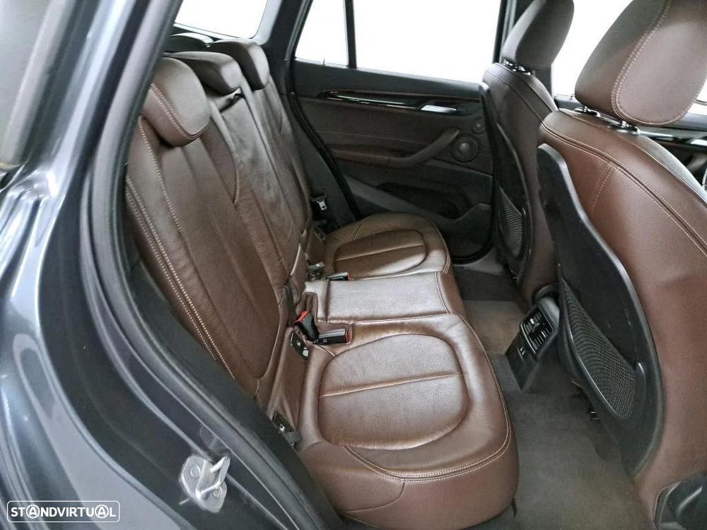 BMW X1 16 d sDrive Auto Line Sport - 12