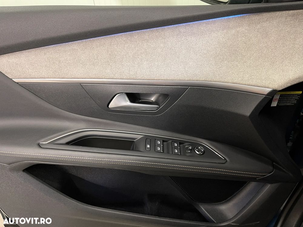 Peugeot 3008 1.2 PureTech 130 EAT8 GT - 28