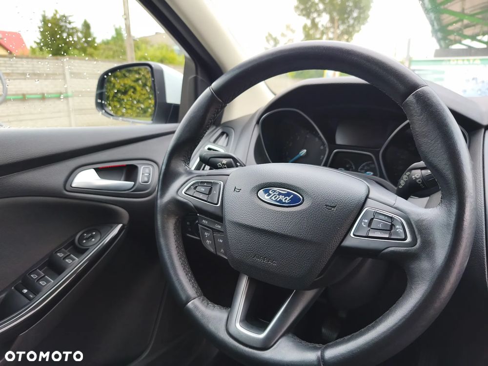 Ford Focus 1.5 EcoBoost Titanium - 17