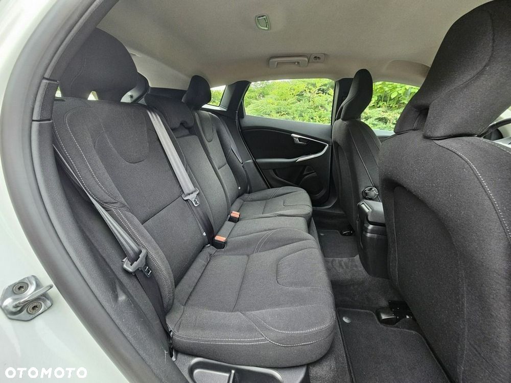 Volvo V40 D2 Drive-E Momentum - 16