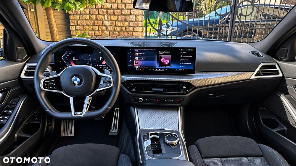 BMW Seria 3 330i xDrive M Sport Edition sport - 13