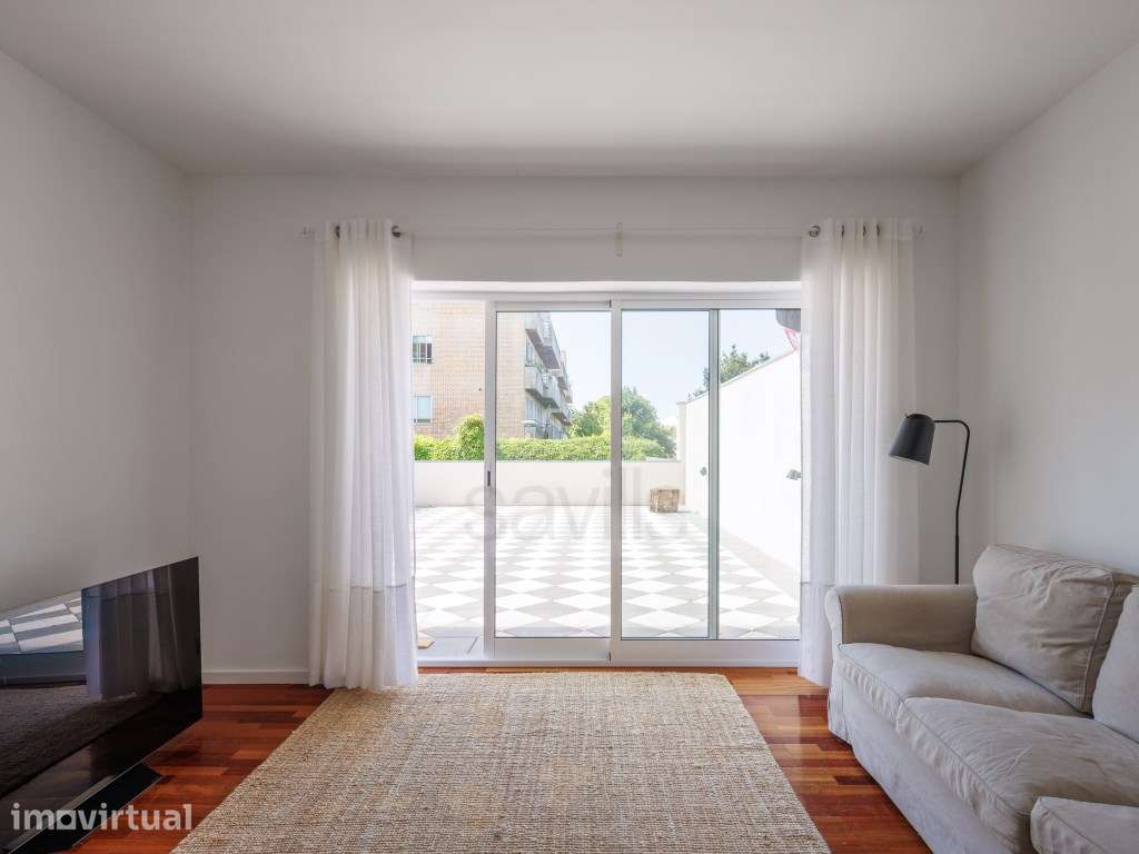 Apartamento T2 com Excelente Terraço de 60m² no Porto - Grande imagem: 2/16