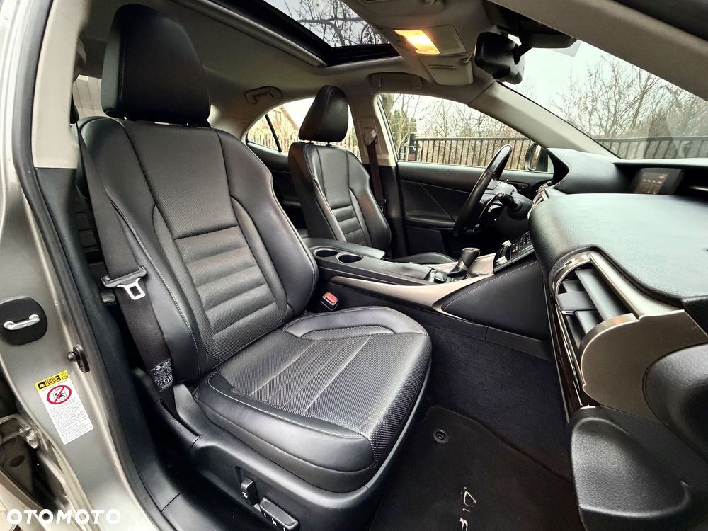 Lexus IS 300h Prestige - 21