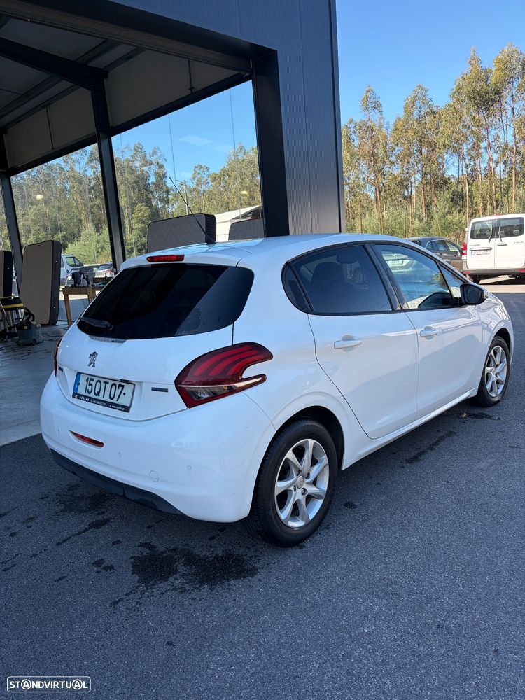 Peugeot 208 - 3