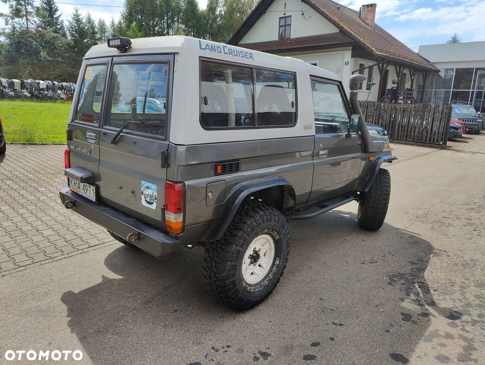 Toyota Land Cruiser - 6
