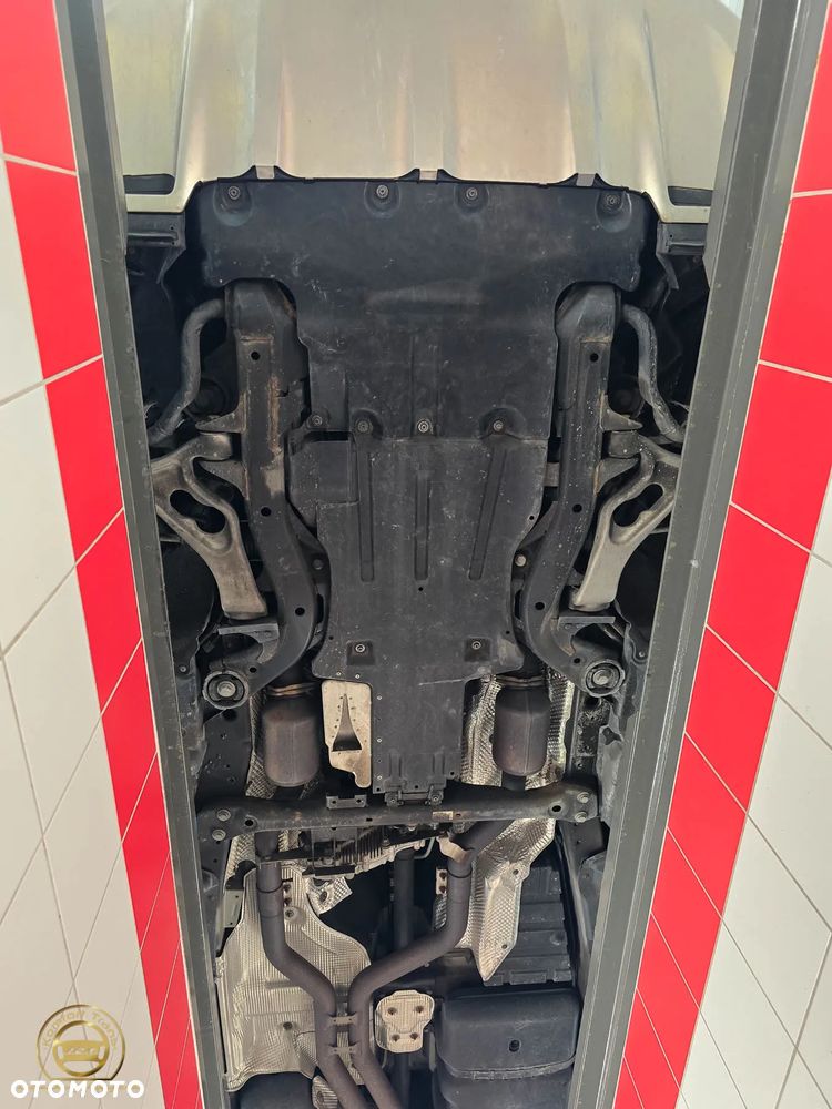 Porsche Cayenne Turbo S - 22