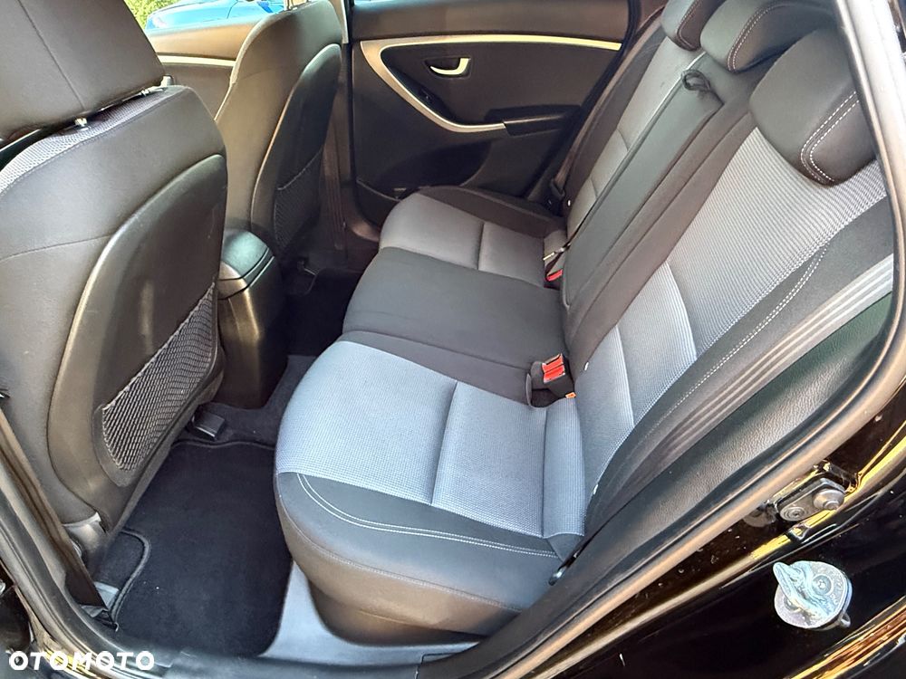 Hyundai i30 blue Kombi 1.6 GDi YES Silver - 13