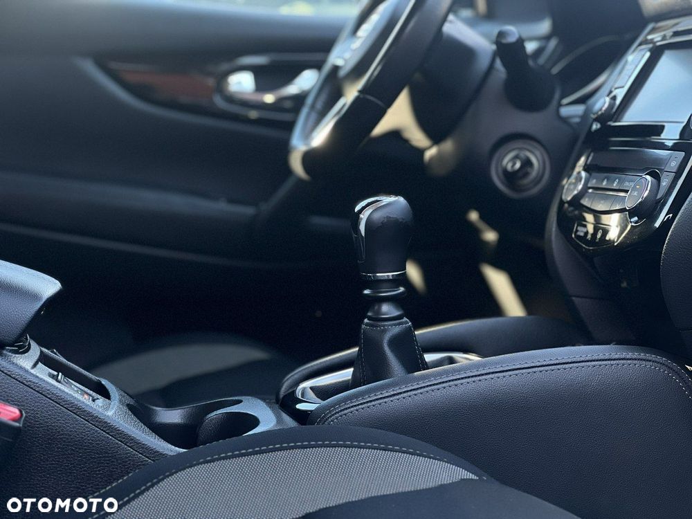 Nissan Qashqai 1.3 DIG-T N-Connecta EU6d - 17