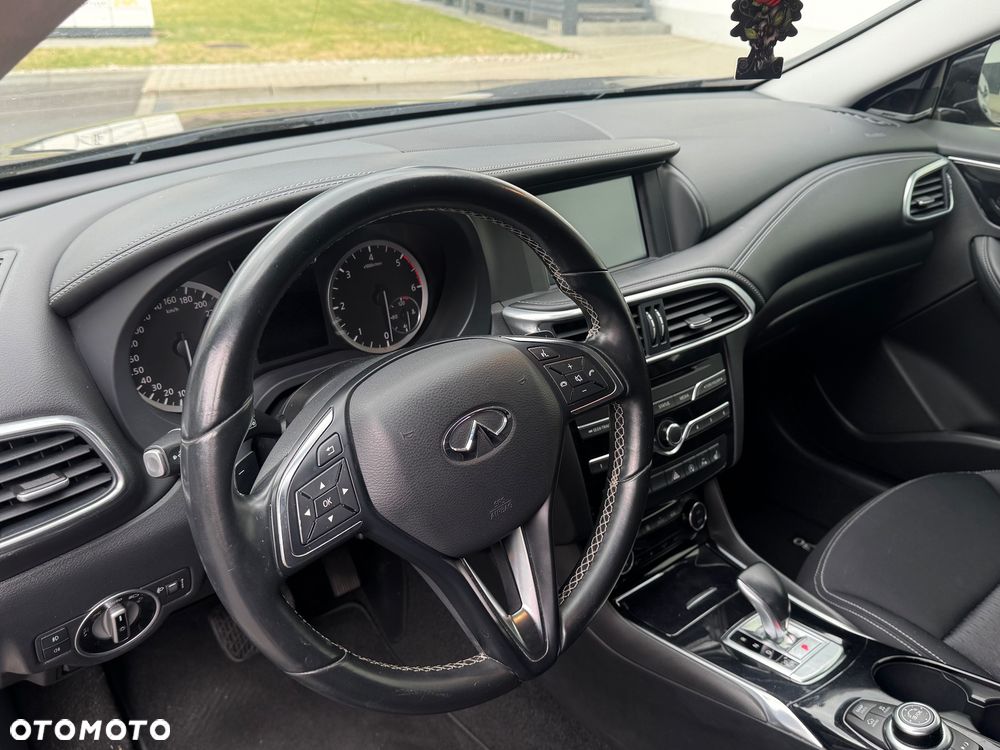 Infiniti Q30 2.2d DCT - 14