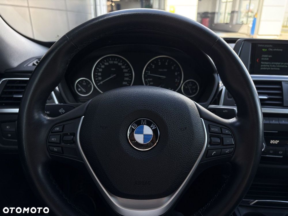 BMW 3GT 320i xDrive - 16