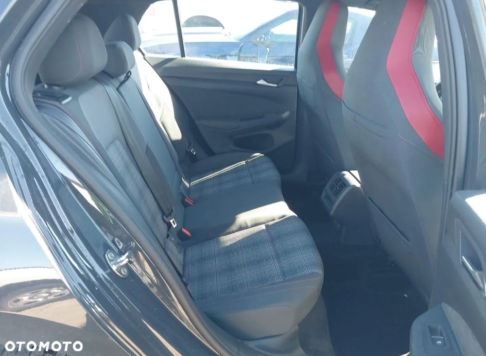 Volkswagen Golf - 11