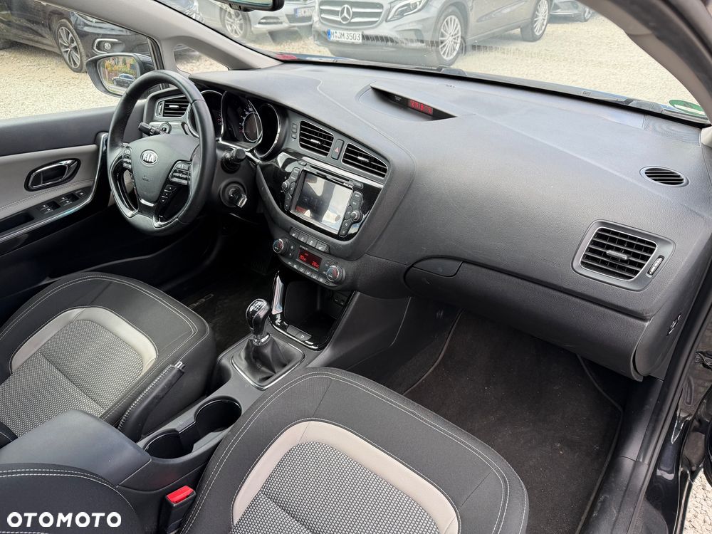 Kia Ceed 1.4 CVVT ISG Dream Team Edition - 37
