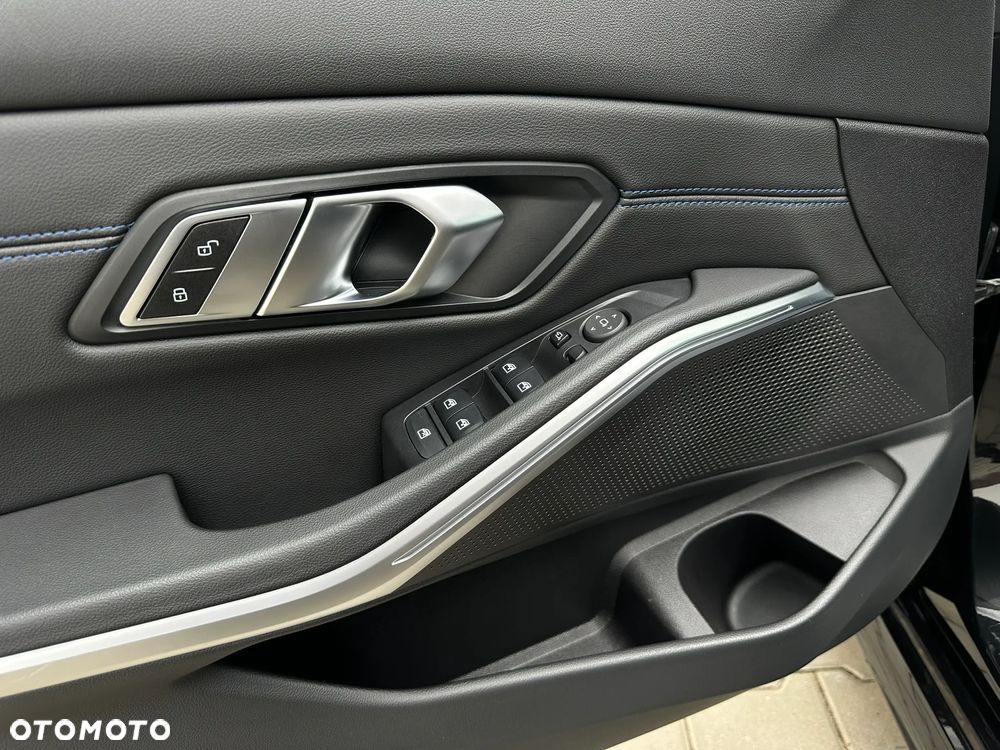 BMW Seria 3 318i M Sport - 18