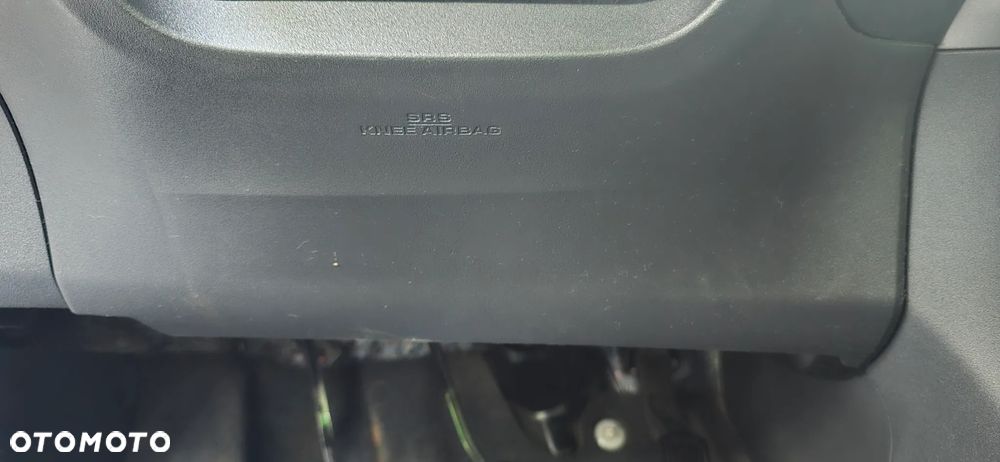 Toyota Auris 2.2 D-4D D-CAT - 25