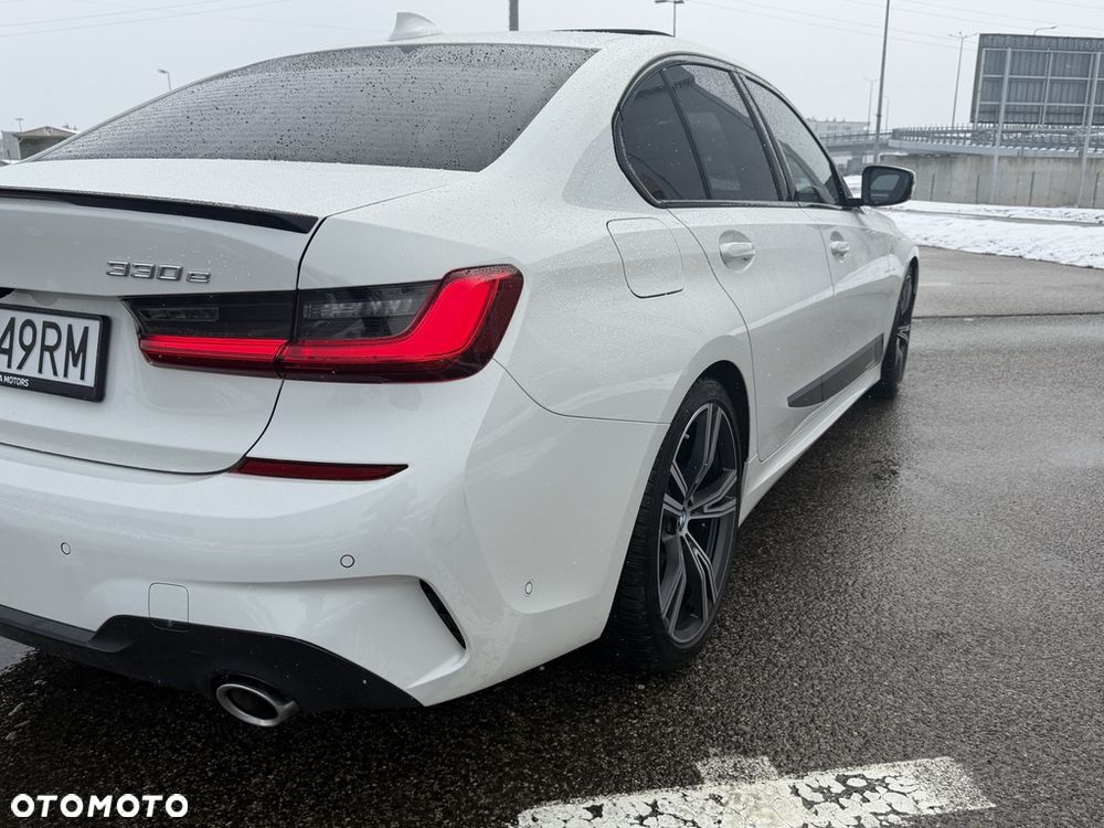 BMW Seria 3 330e M Sport sport - 33