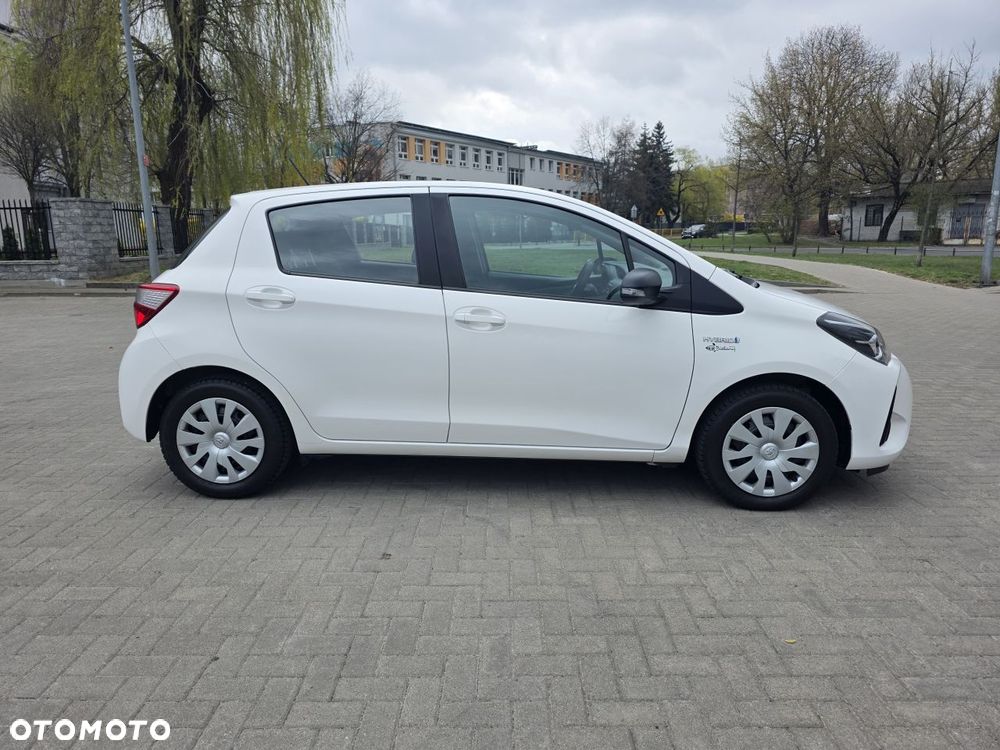 Toyota Yaris Hybrid 100 Active - 3