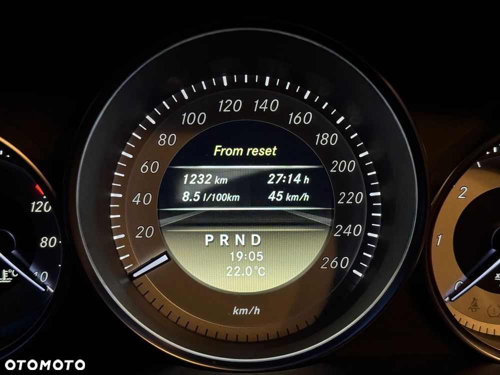 Mercedes-Benz Klasa C 350 CDI DPF (BlueEFFICIENCY) 7G-TRONIC Avantgarde - 37