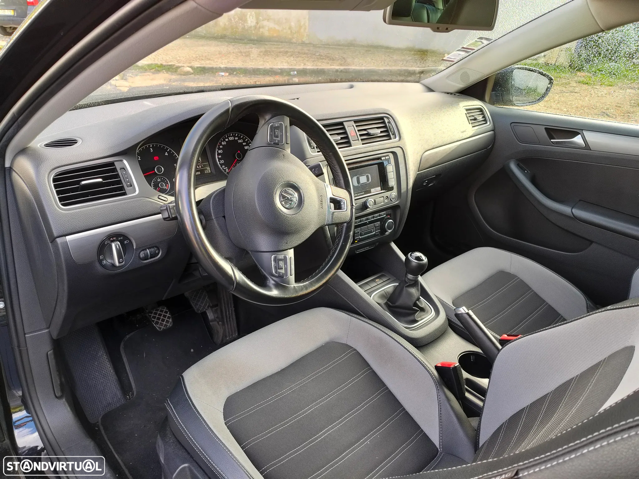 VW Jetta 2.0 TDI Highline - 3