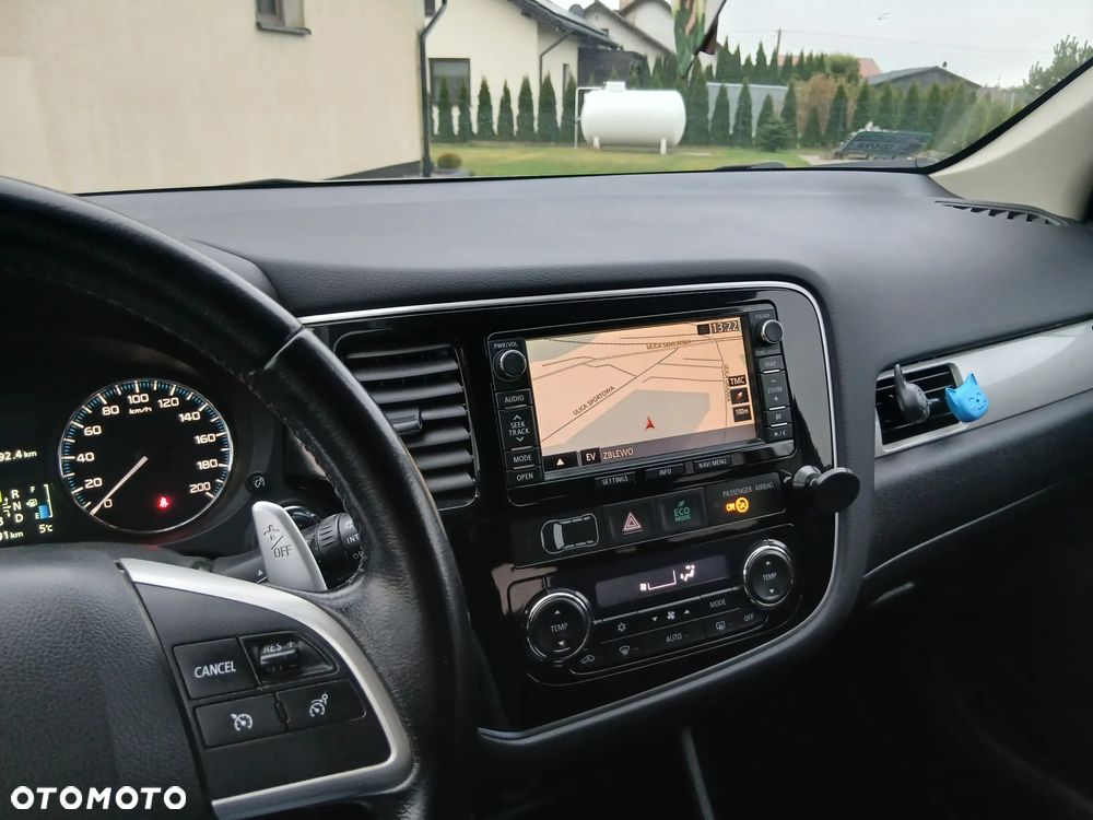 Mitsubishi Outlander - 12