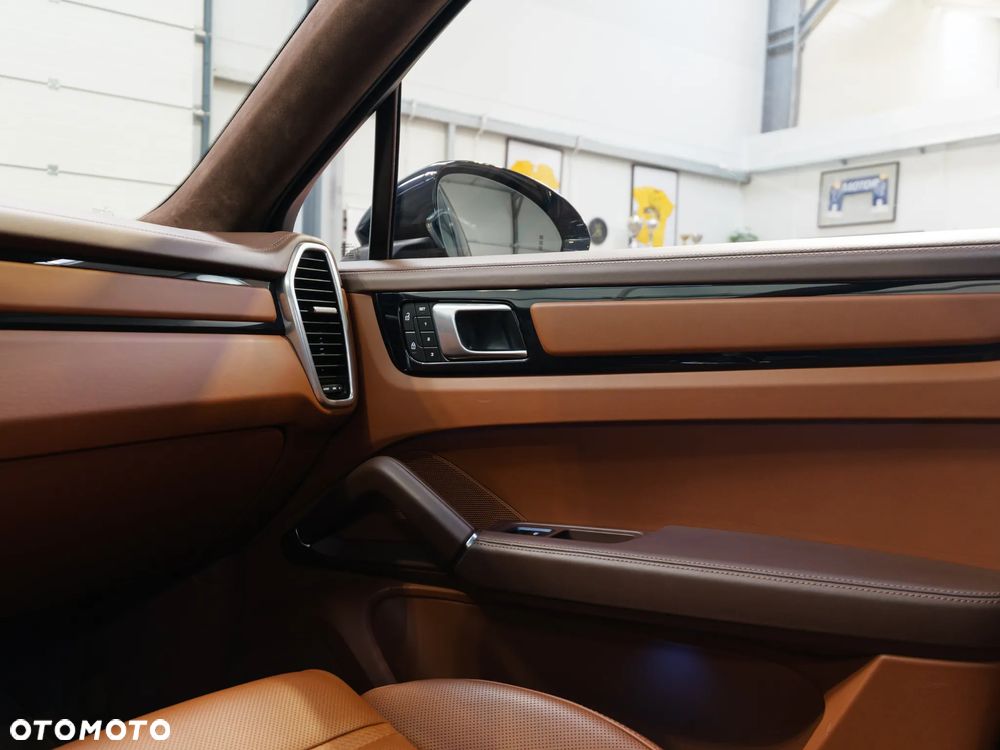 Porsche Cayenne E-Hybrid Platinum Edition - 33