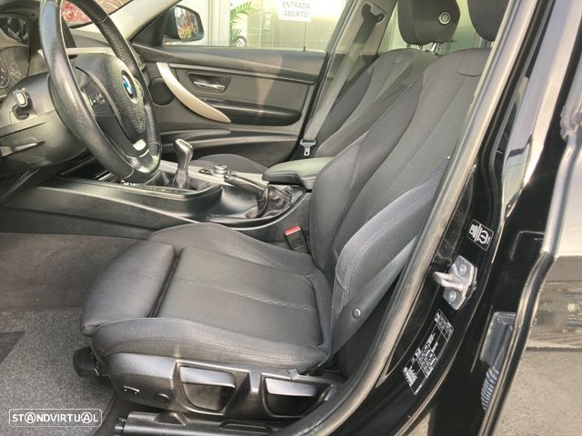 BMW 318 d Sport - 26