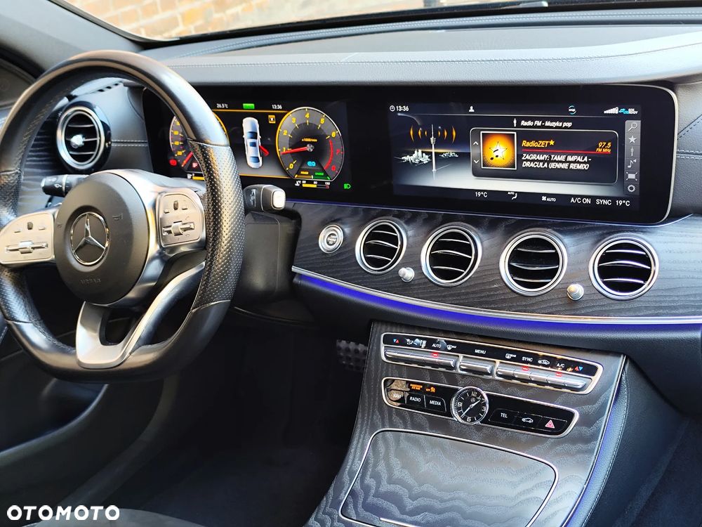 Mercedes-Benz Klasa E 300 9G-TRONIC AMG Line - 18