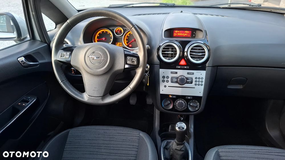 Opel Corsa 1.2 16V Cosmo - 17