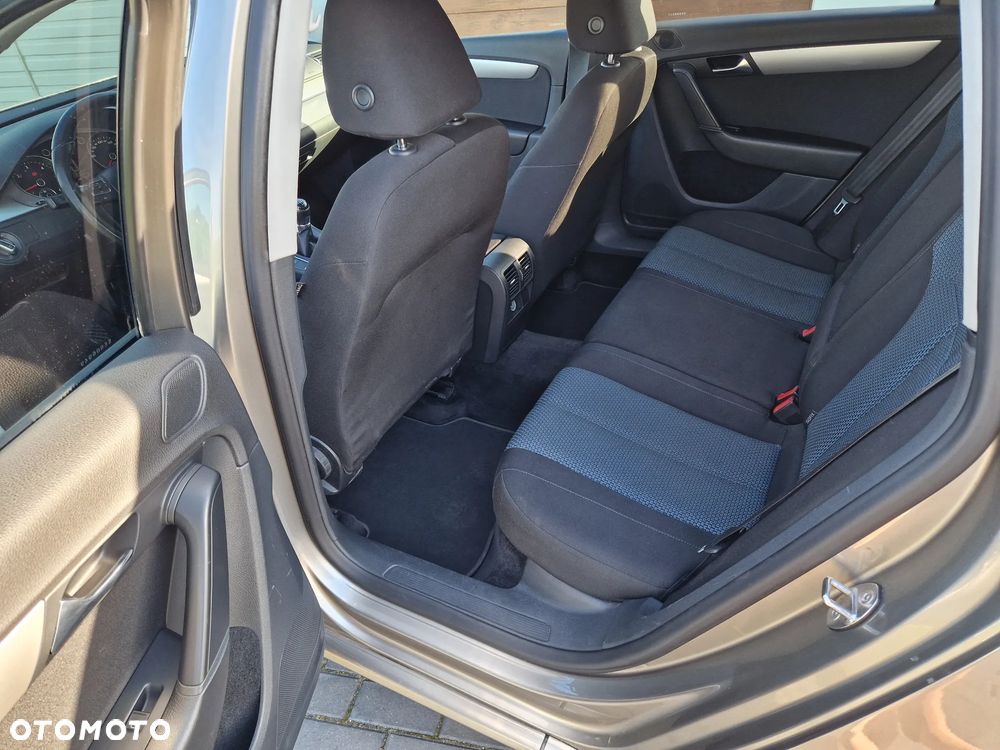 Volkswagen Passat 1.6 TDI Comfortline - 5