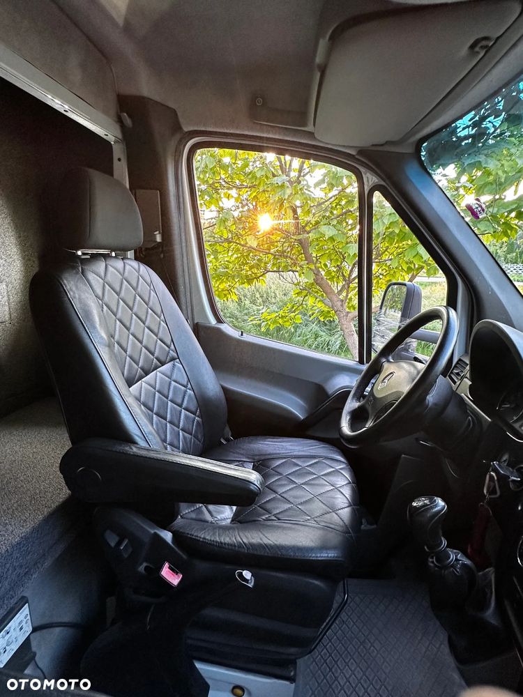 Mercedes-Benz Sprinter - 10