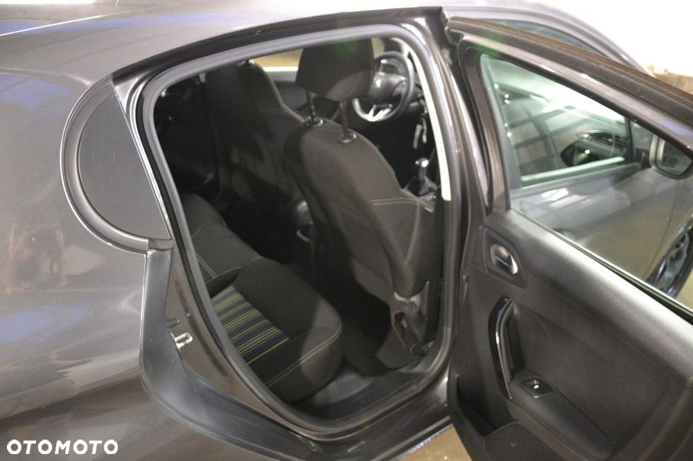 Peugeot 208 - 26