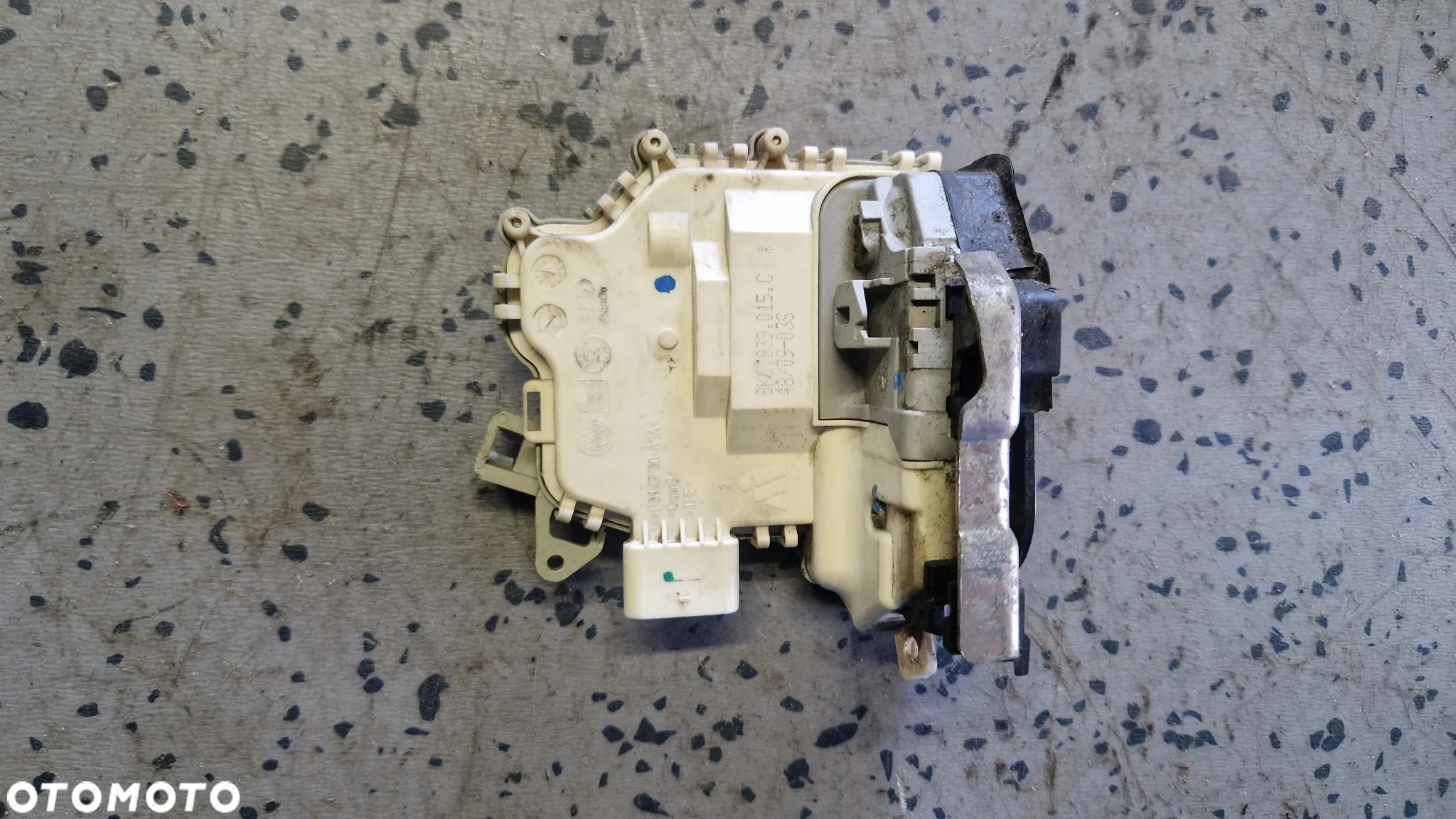 AUDI A4 B8 ZAMEK DRZWI LEWY TYŁ 8K0839015C - 2