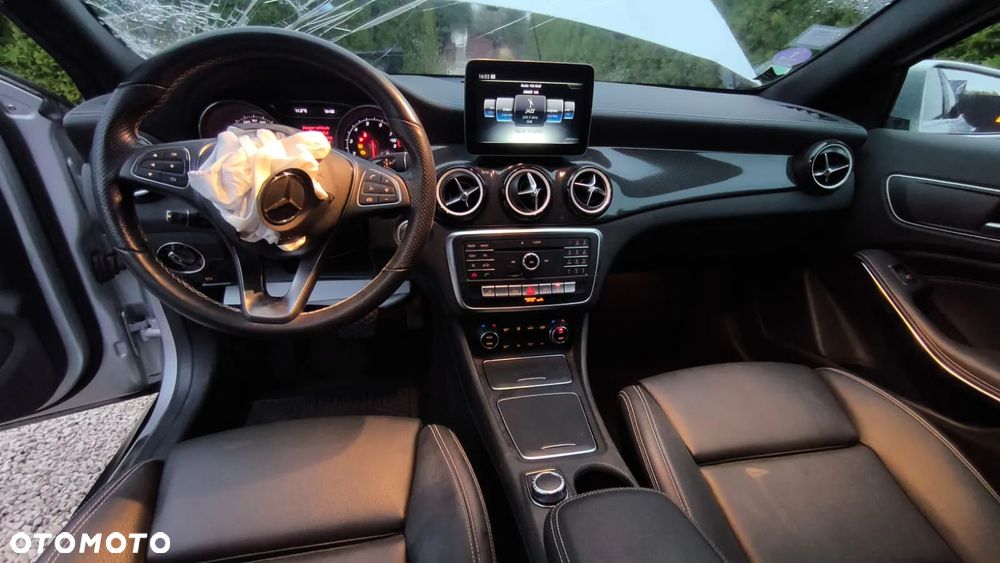 Mercedes-Benz GLA 180 7G-DCT AMG Line - 4