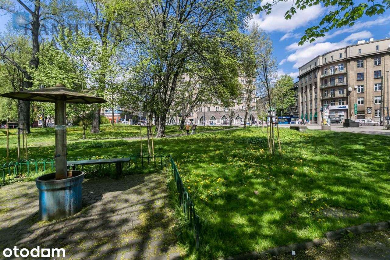 Modernistyczna kamienica z windą, Plac Inwalidów