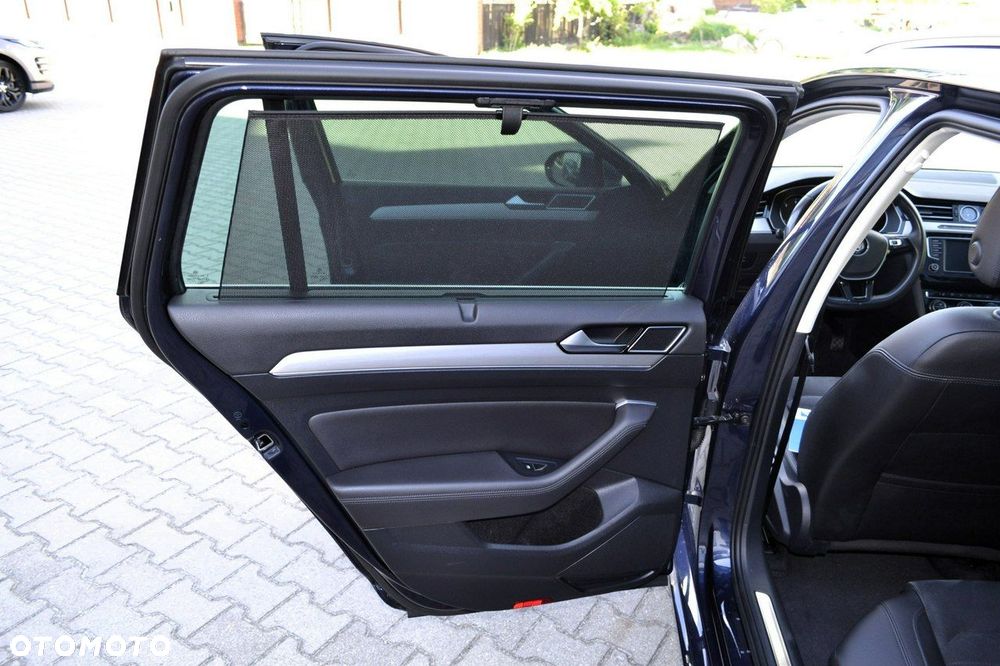 Volkswagen Passat - 32