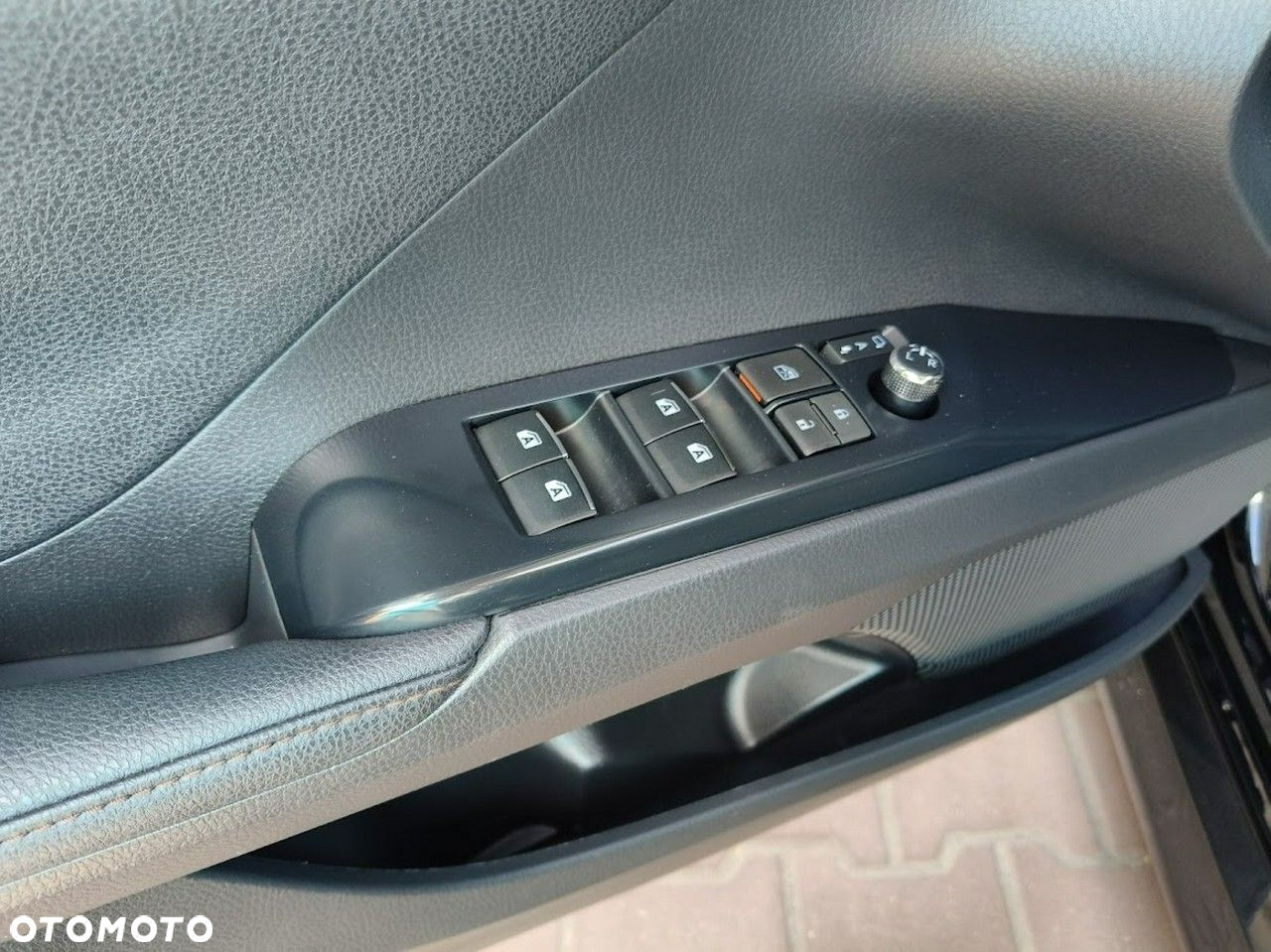 Toyota Camry - 19