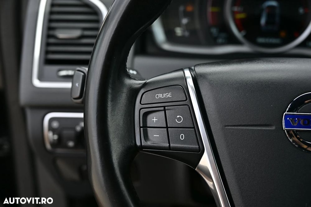Volvo XC 60 D5 AWD Geartronic Ocean Race - 30